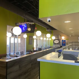 the interior of a fast food restaurant