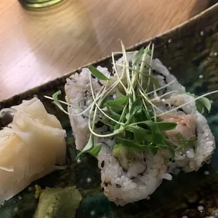 Hamachi Roll