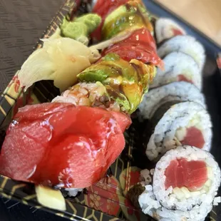 Tuna too roll  on left and regular tuna roll On right.