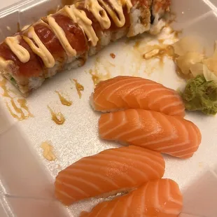 Dang Roll Salmon Nigiri