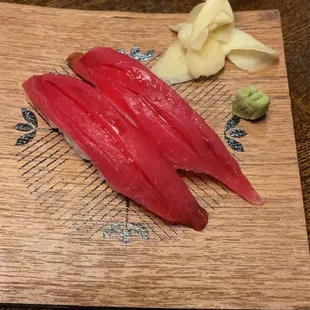 tuna nigiri