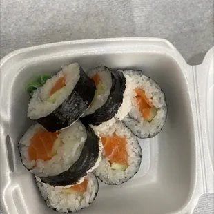 Salmon roll to go