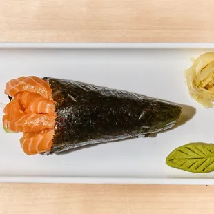 Salmon Hand roll