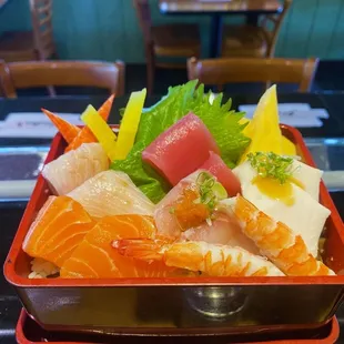 Chirashi Lunch .