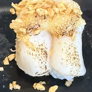 Seared garlic scallops