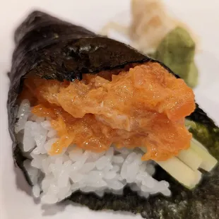 Spicy salmon hand roll