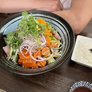 Sashimi salad bowl