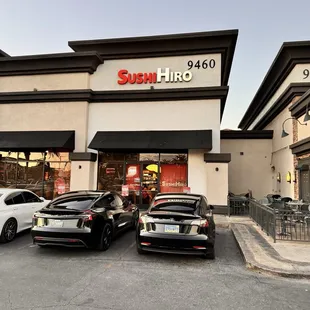 outside, ramen and noodles