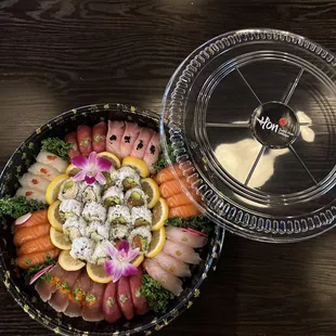 30pcs sushi and California roll and salmon avocado roll! 
Party tray for take out