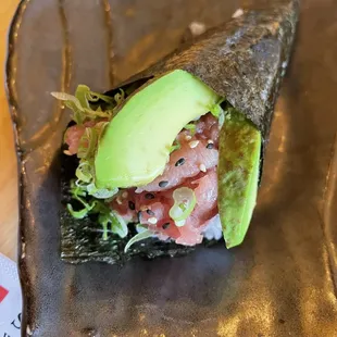 Chutoro hand roll