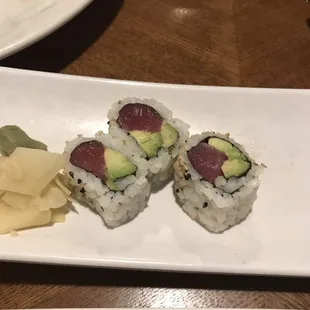 Tuna avocado roll