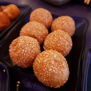 Sesame balls IG@eatanddrinkhouston