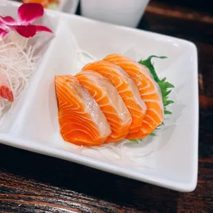 King salmon sashimi / $10.15