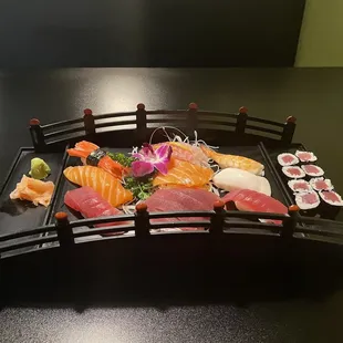 Sushi sashimi combo