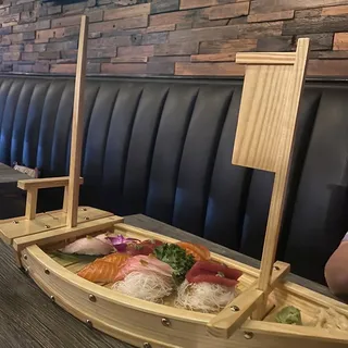 12 Pieces of Sushi and Sashimi Combo