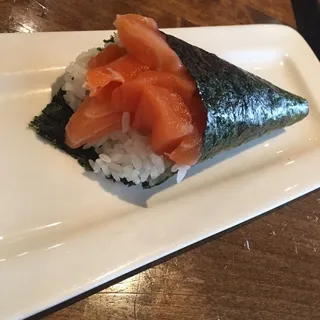 Salmon Hand Roll