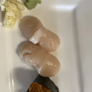 Hotatae nigiri (scallop)