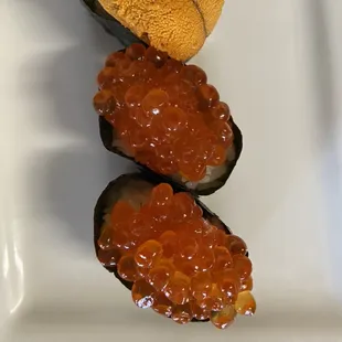 Ikura nigiri (salmon roe)