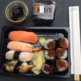 Personalized lunchbox, super fresh, with Very spicy tuna roll and mochi red bean cake.