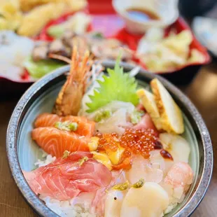 2. Chirashi Deluxe Don... 3/5