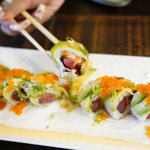Green Valley roll !  fresh salmon and high quality blue fin tuna laid with avocado on top   Instagram : @sushiking707