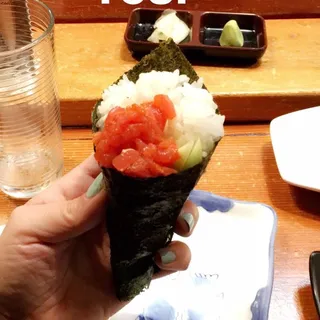 spicy tuna hand roll