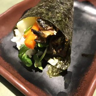 salmon skin hand roll