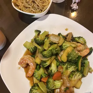 Shrimp hibachi with noddles