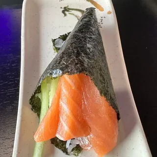 salmon hand roll