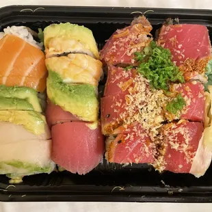 Rainbow Specialty Roll Seared Pepper Tuna Roll