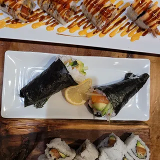 Salmon Hand Roll