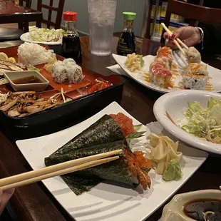 spicy salmon hand roll