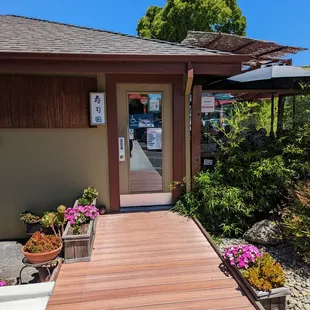 outside, ramen and noodles