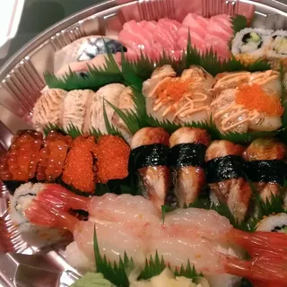 Tobiko California Roll