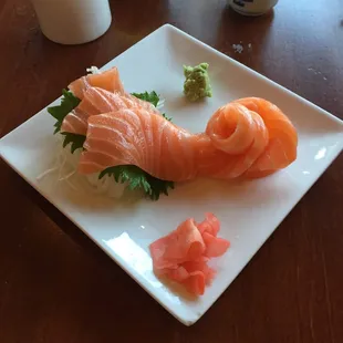 6 pieces of salmon (sake) sashimi.