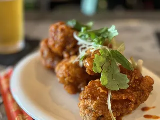 Piggyback by Pig and Khao