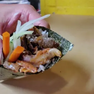 Salmon skin hand roll