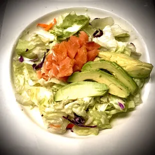 Smoked salmon salad with Sushi Lovers signature dressing