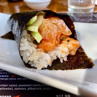 Spicy scallop hand roll