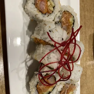 Spicy salmon roll