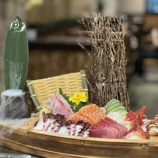 Salmon,yellow tail,tuna,eel,surf clam