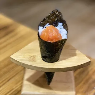 Salmon Hand Roll