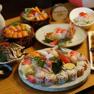 Matsu special combination 
Salmon skin salad 
Salmon Don
Ama Ebi