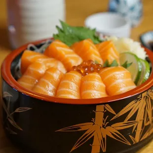 Salmon Don
With a little bit ikura in the middle.