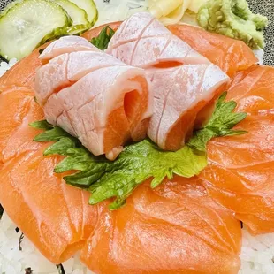 Sake don (Salmon bowl)