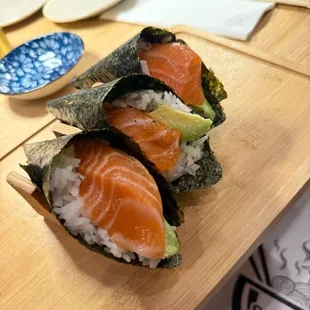 Salmon handrolls