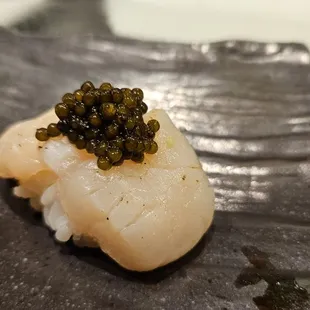 Seared scallop with caviar