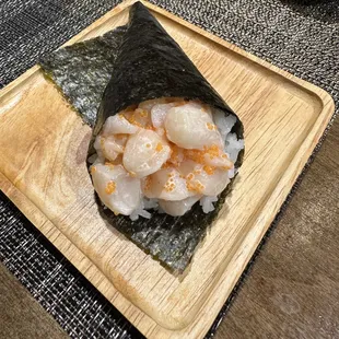 Bae scallop hand roll