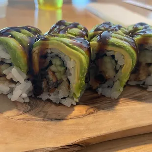 Caterpillar Roll (8pc)
