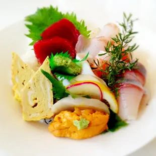 New lunch special. Chirashi or Sashimi Lunch!